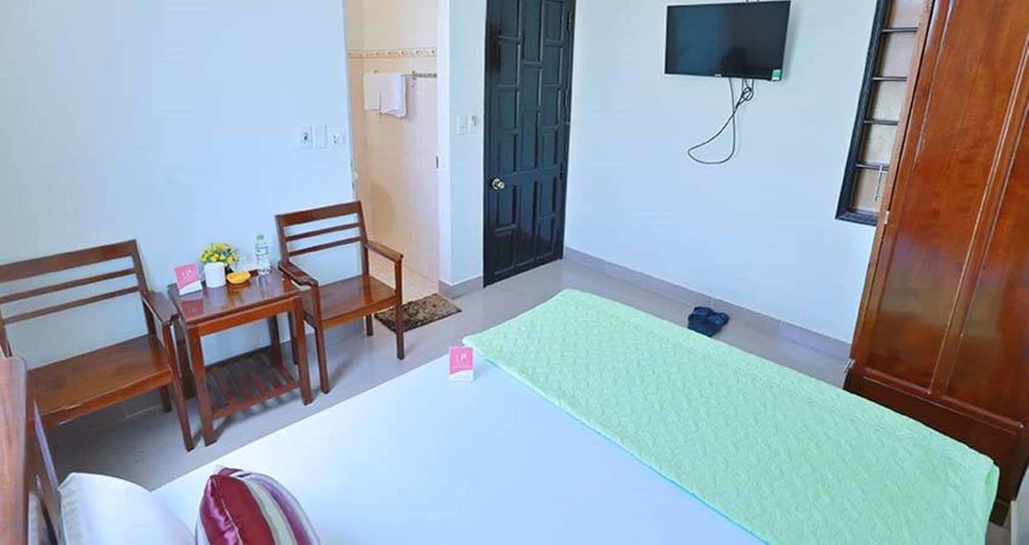 Rubis Hostel Hue Esterno foto