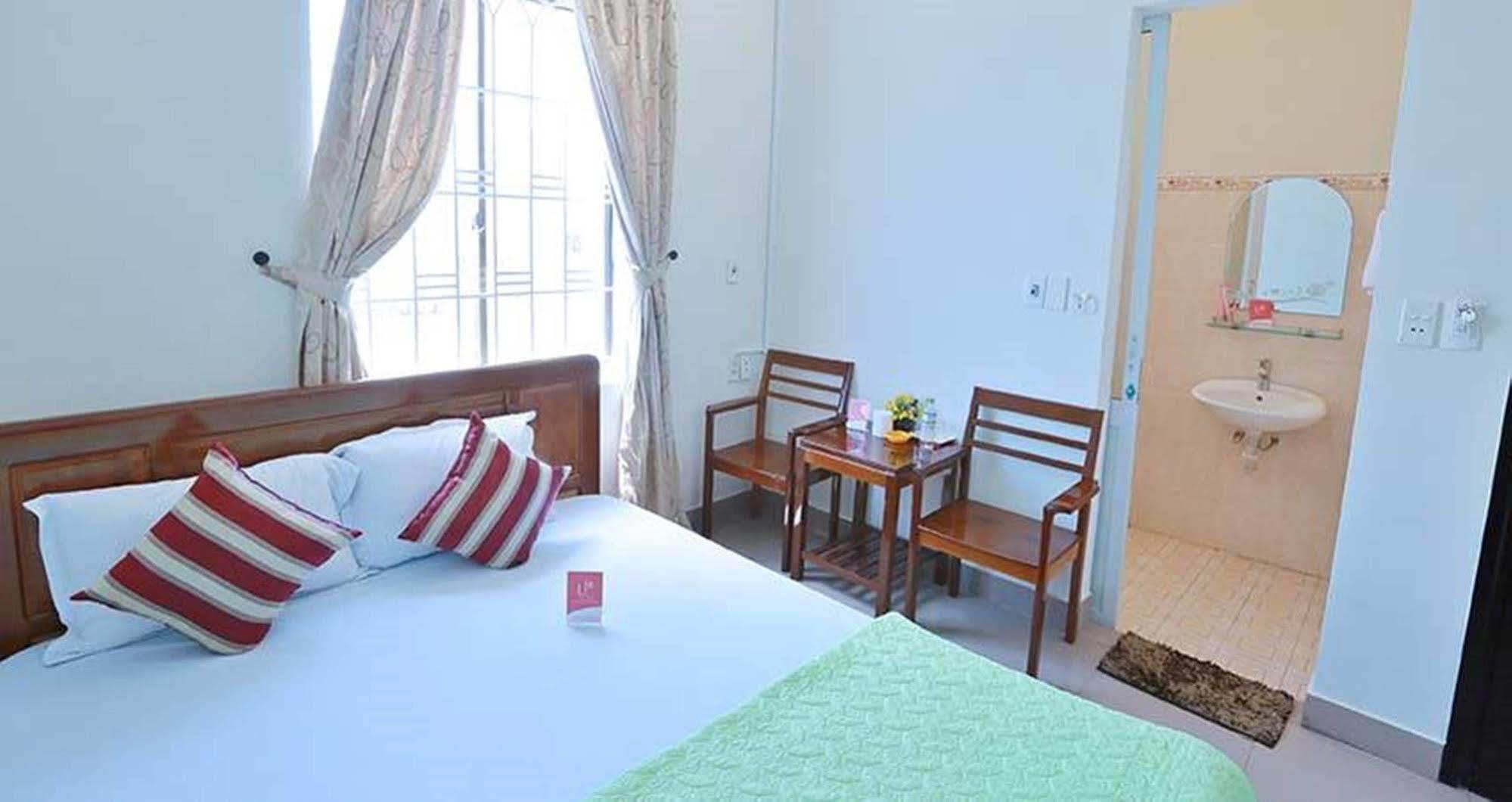 Rubis Hostel Hue Esterno foto