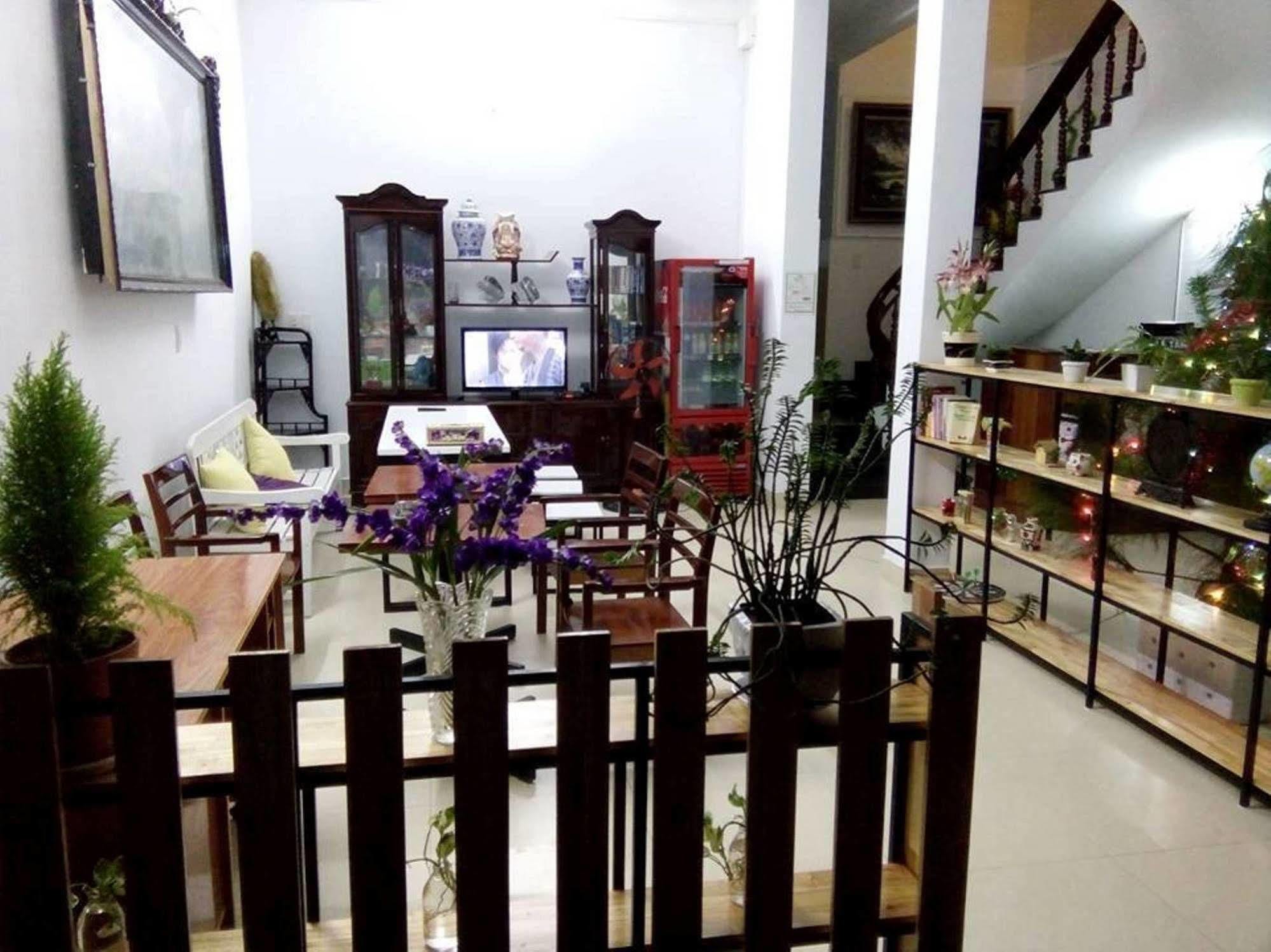 Rubis Hostel Hue Esterno foto